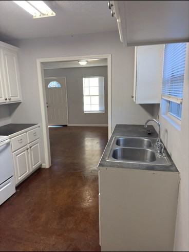 1039 13th St - Photo 5 of 13