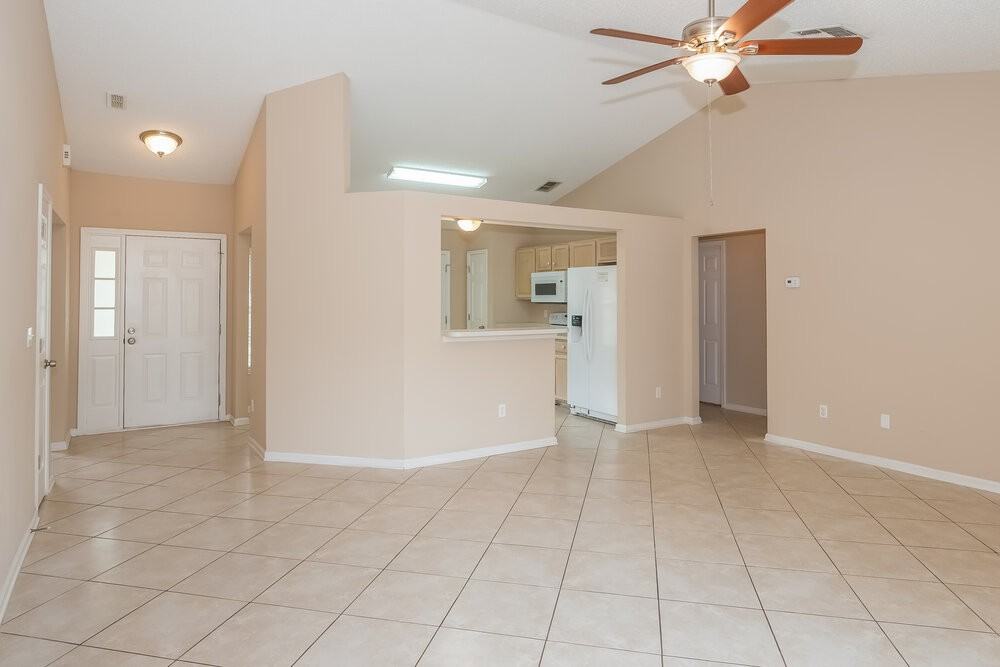 8137 Leafcrest Dr - Photo 4 of 14
