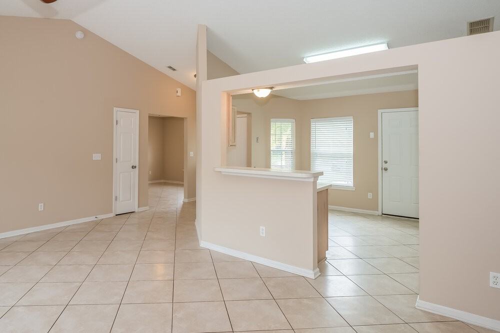 8137 Leafcrest Dr - Photo 5 of 14