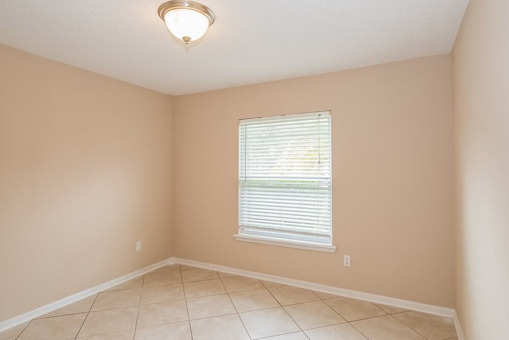 8137 Leafcrest Dr - Photo 6 of 14