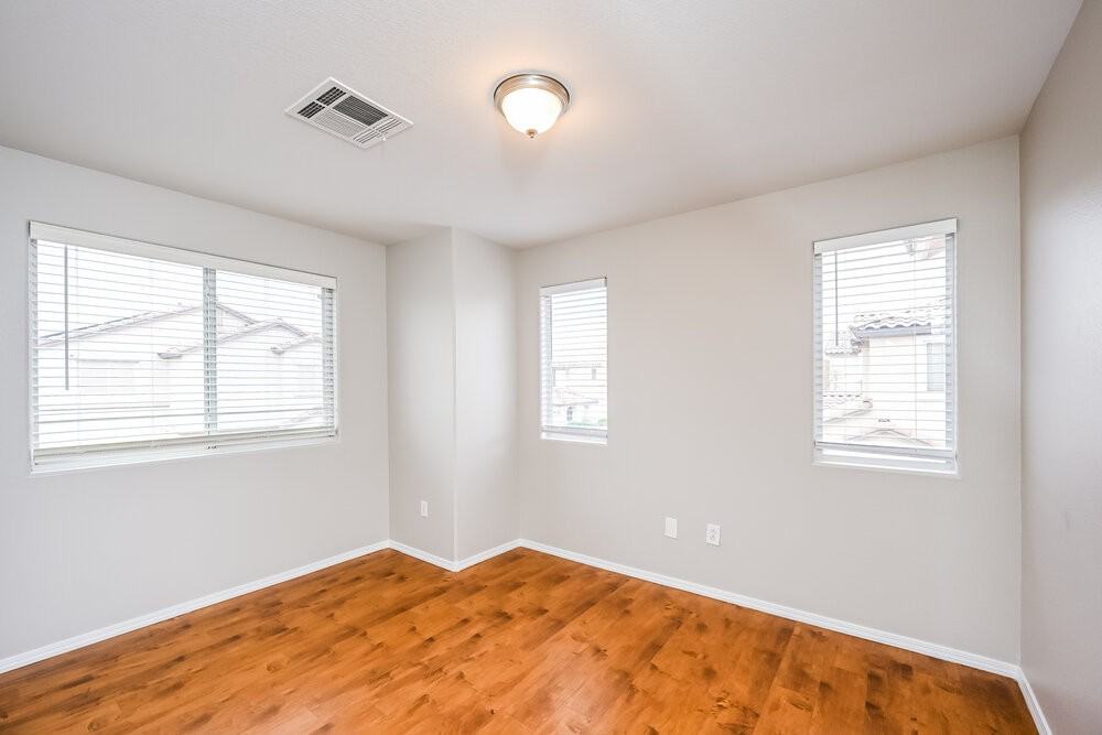 5714 Old Colony Dr - Photo 4 of 17