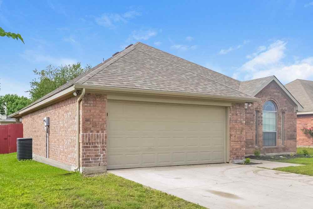 109 Magnolia St - Photo 3 of 16