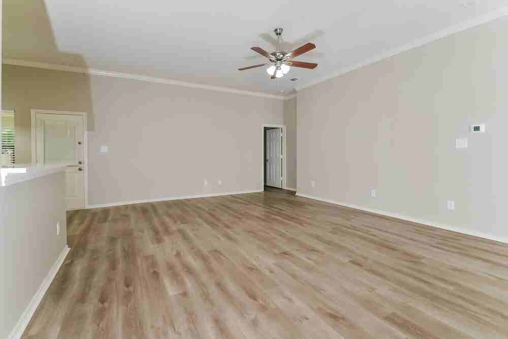 109 Magnolia St - Photo 5 of 16