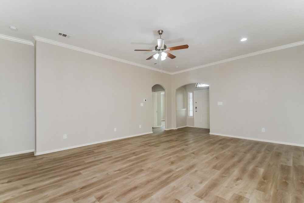 109 Magnolia St - Photo 6 of 16