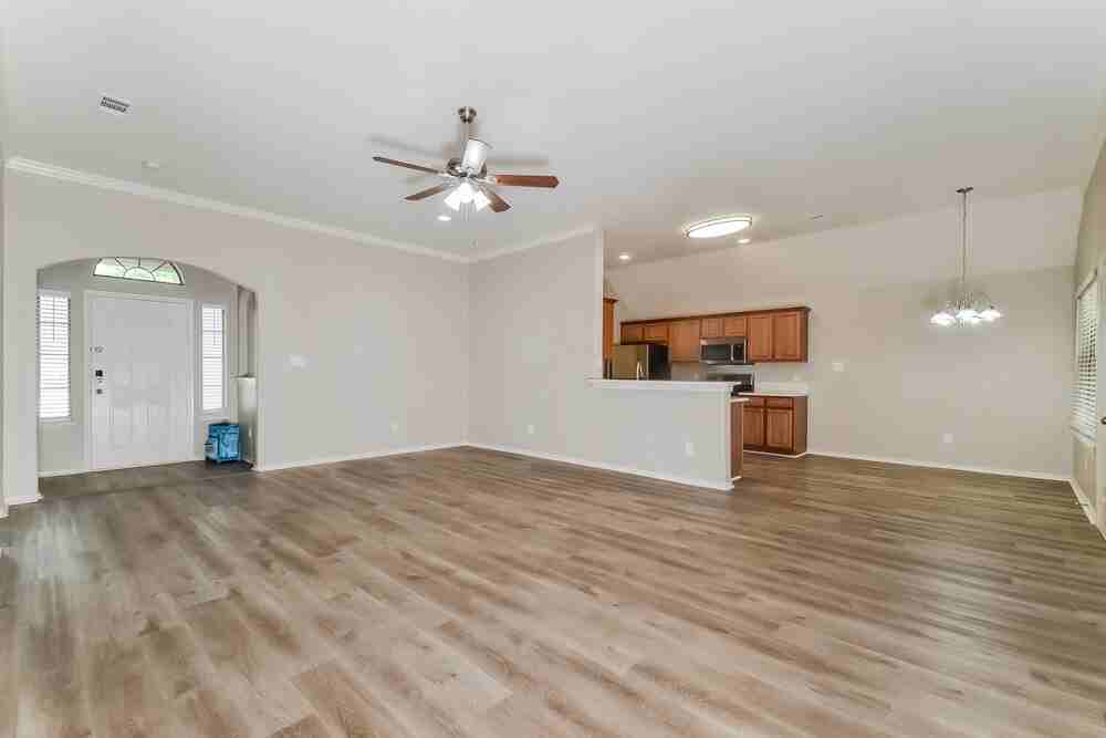 109 Magnolia St - Photo 7 of 16