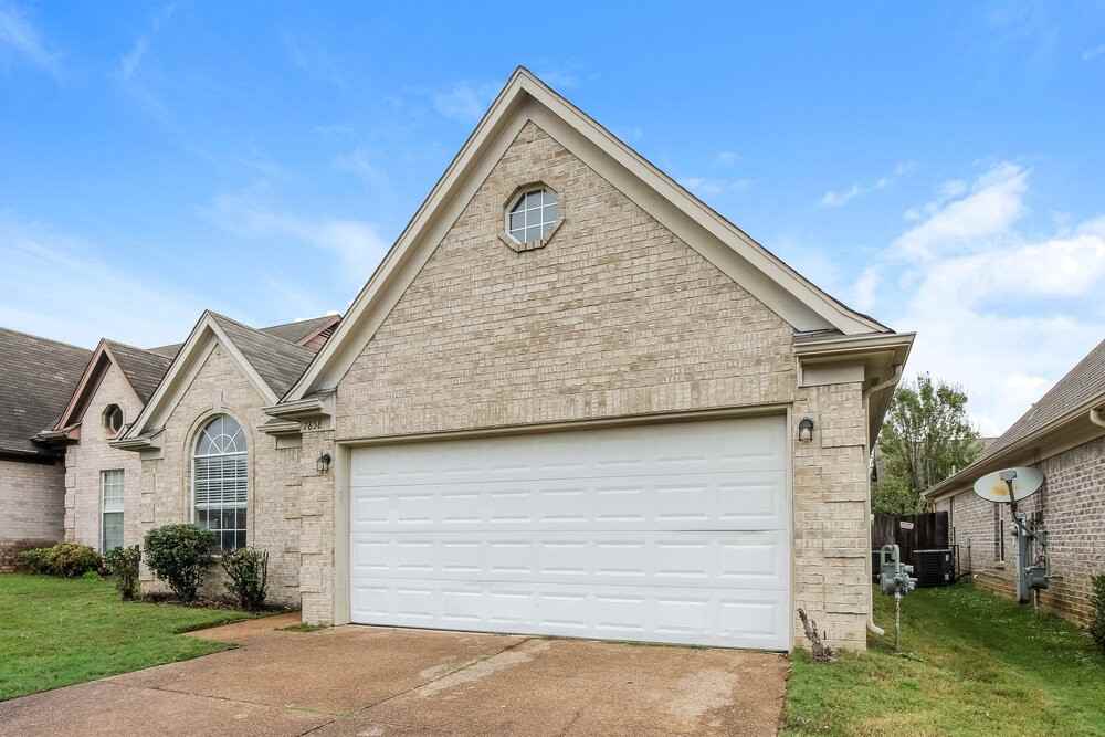 7858 Fallstone Rd - Photo 4 of 16