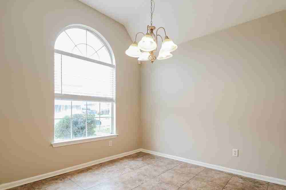 7858 Fallstone Rd - Photo 7 of 16