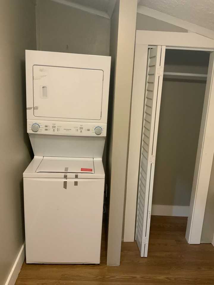 422 Nw Desoto St - Photo 7 of 14