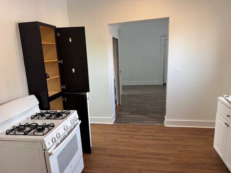 141 Vandalia St - Photo 3 of 11