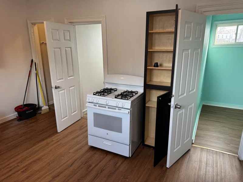 141 Vandalia St - Photo 7 of 11