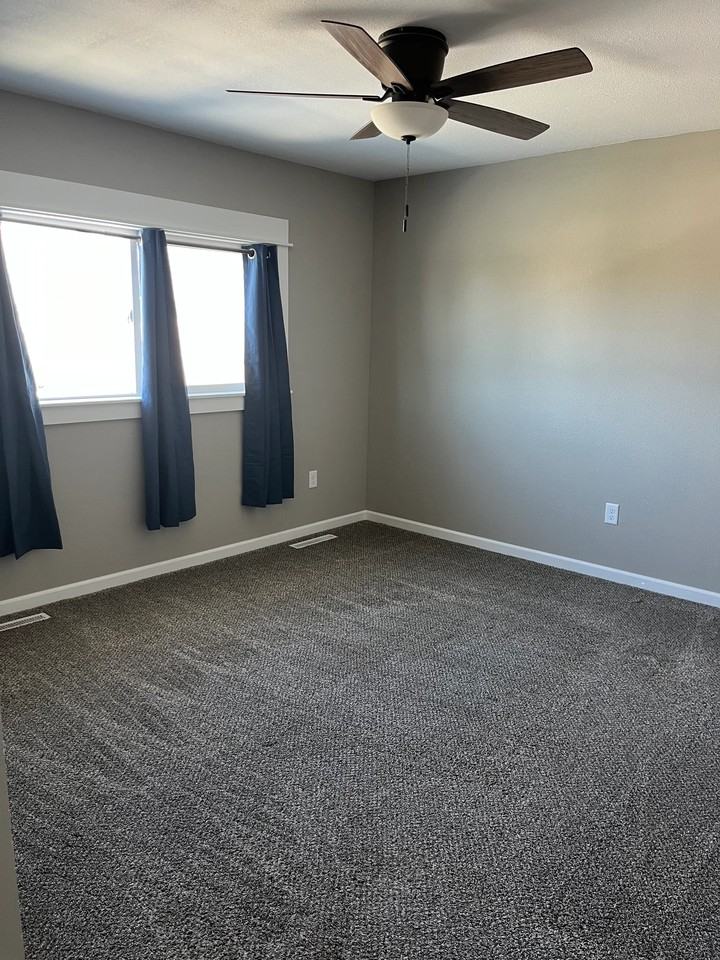 621 E 14th St - Photo 5 of 11