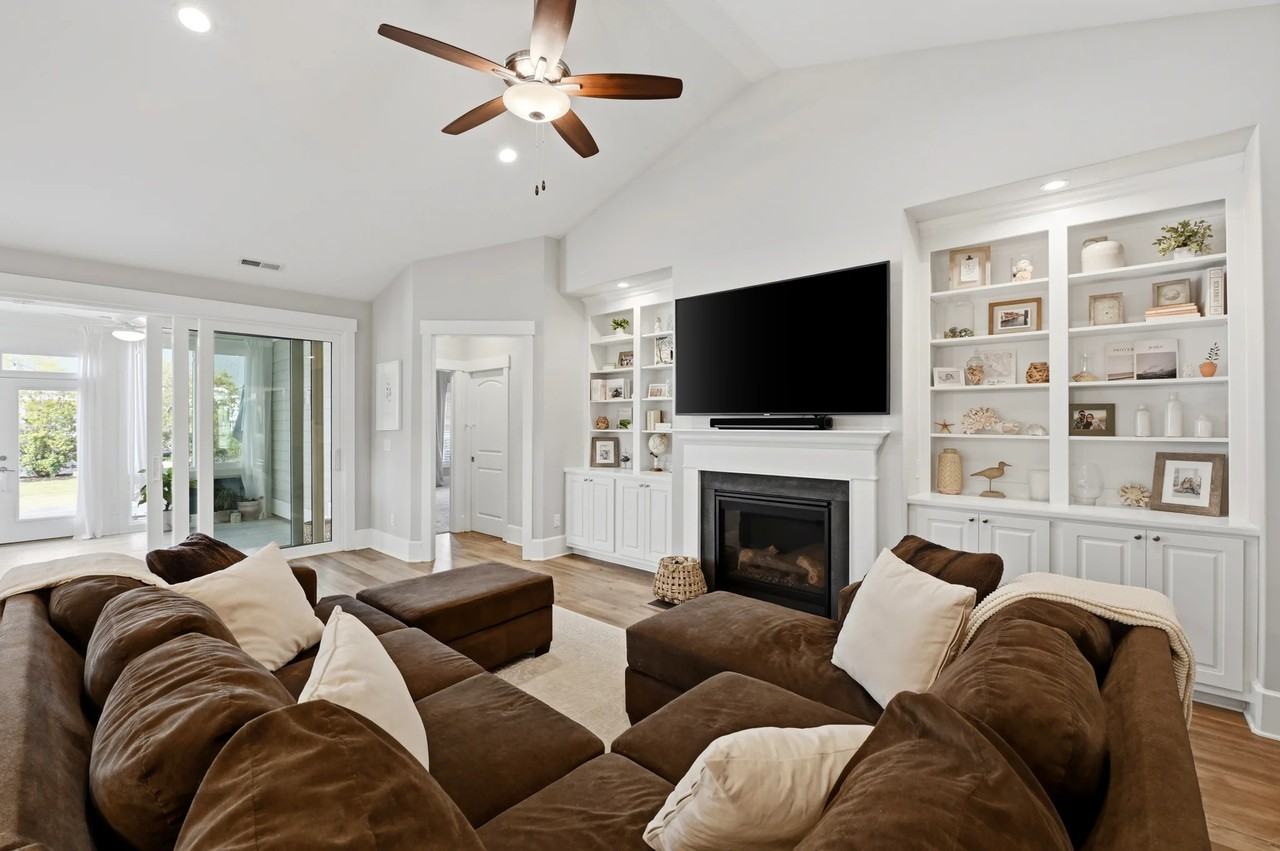 106 Whispering Pine Ln - Photo 2 of 20