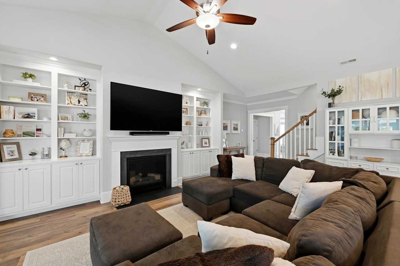 106 Whispering Pine Ln - Photo 3 of 20