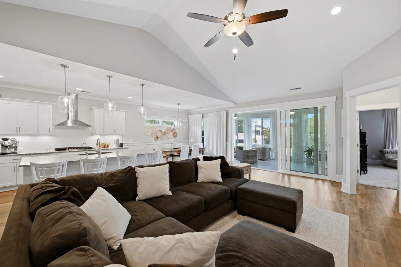 106 Whispering Pine Ln - Photo 4 of 20