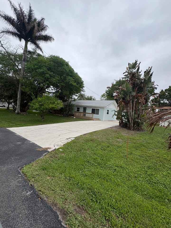 626 Sw Rustic Cir - Photo 2 of 17