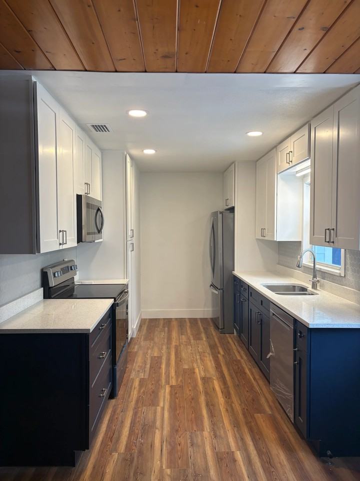 626 Sw Rustic Cir - Photo 3 of 17