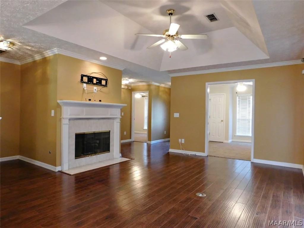 3736 Roswell Pl - Photo 3 of 20