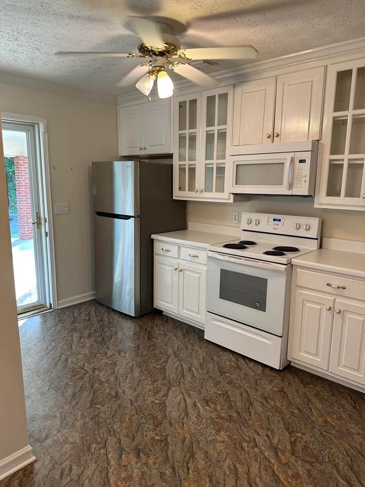 3736 Roswell Pl - Photo 6 of 20