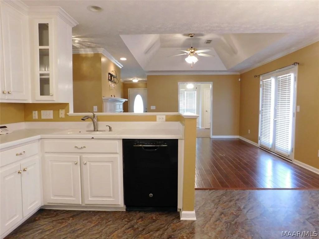 3736 Roswell Pl - Photo 7 of 20