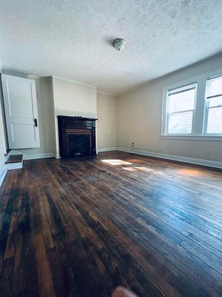 1306 7th Ave #B - Photo 2 of 14