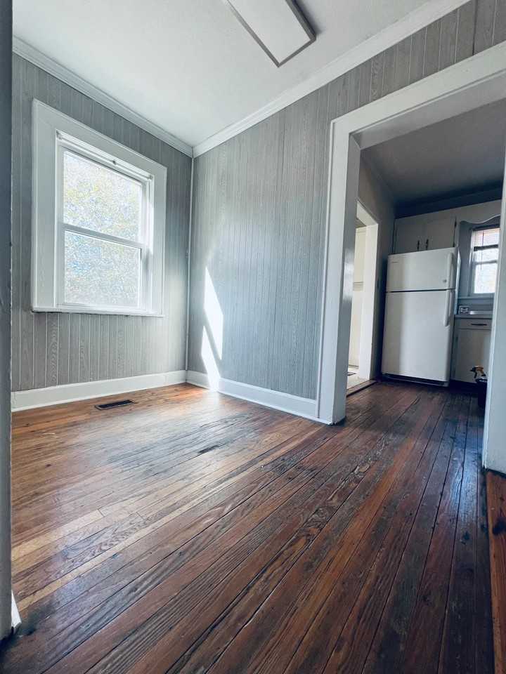 1306 7th Ave #B - Photo 4 of 14