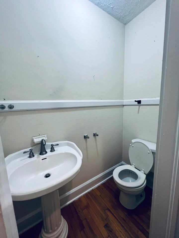 1306 7th Ave #B - Photo 6 of 14