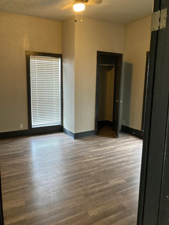 115 1st St - Photo 4 of 12