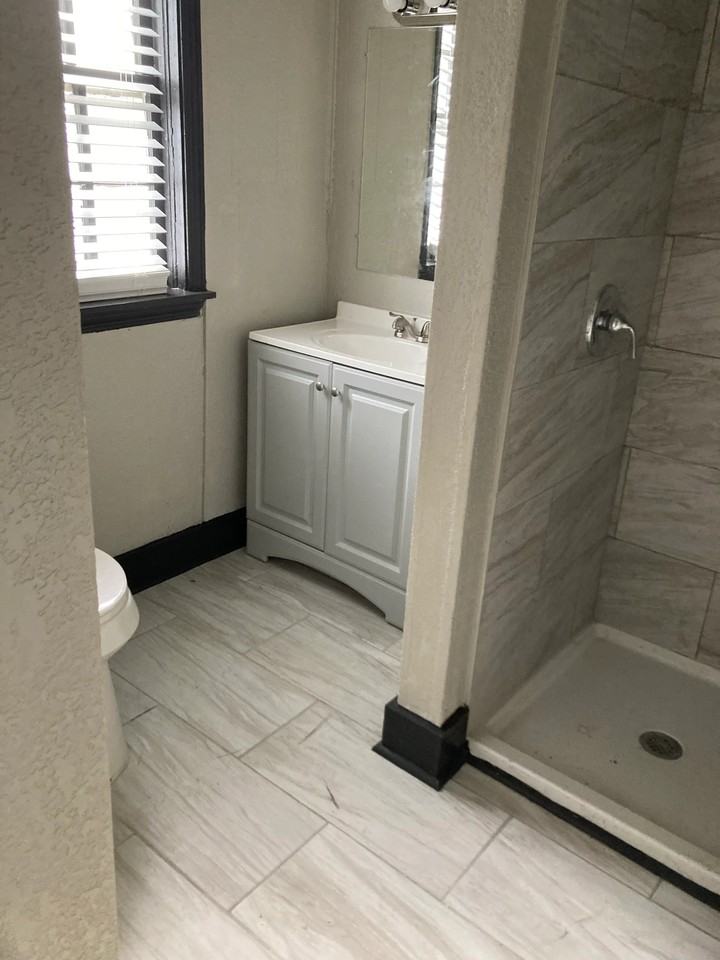 115 1st St - Photo 7 of 12