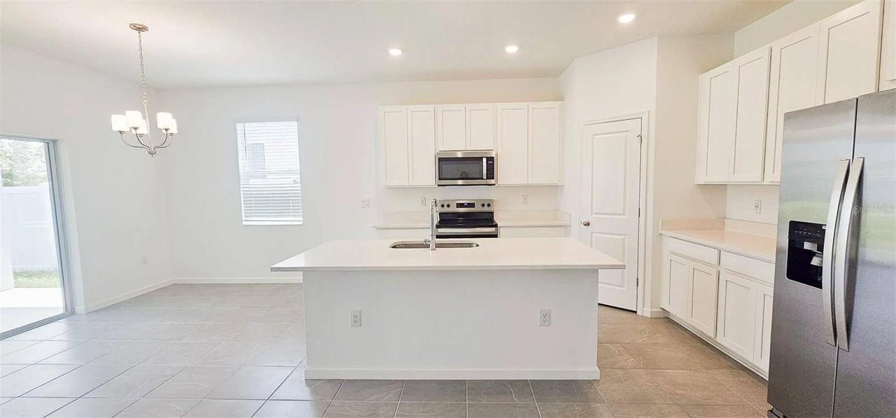 413 Silver Palm Dr - Photo 3 of 19