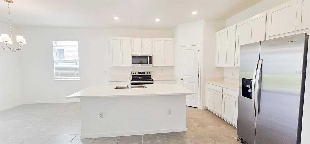 413 Silver Palm Dr - Photo 6 of 19