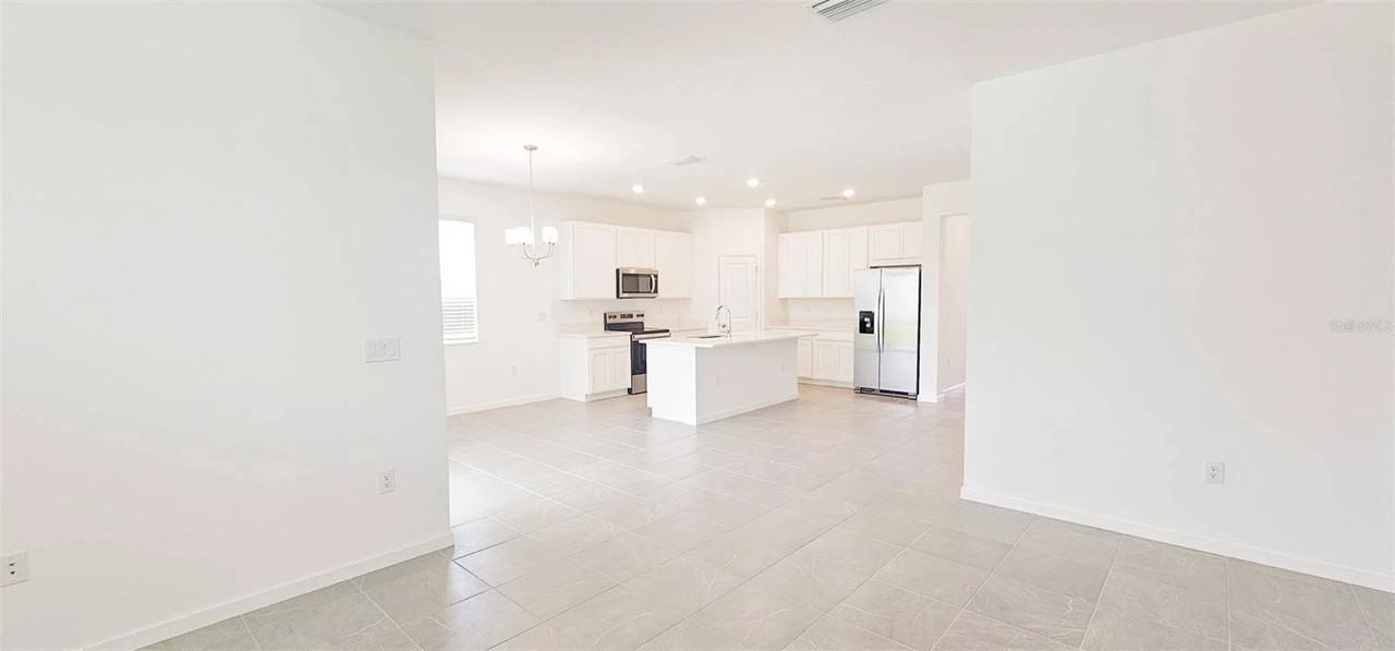 413 Silver Palm Dr - Photo 7 of 19