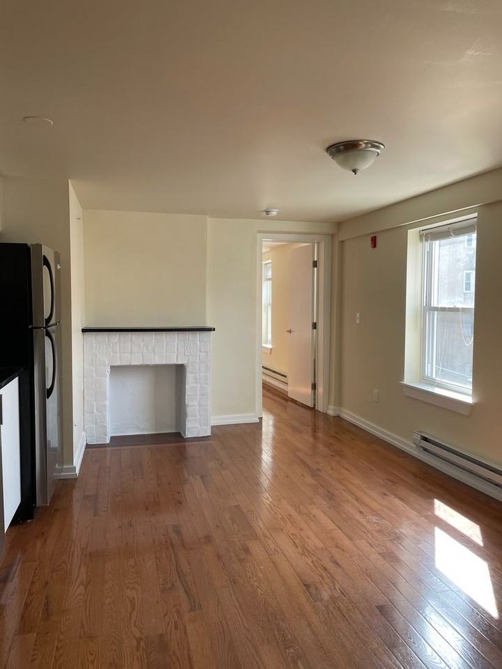 415 S Broad St - Photo 2 of 8