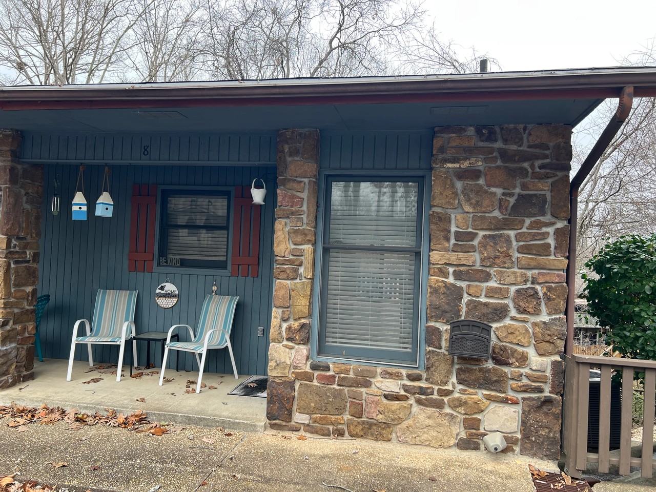 8 Barbara Ln - Photo 2 of 21
