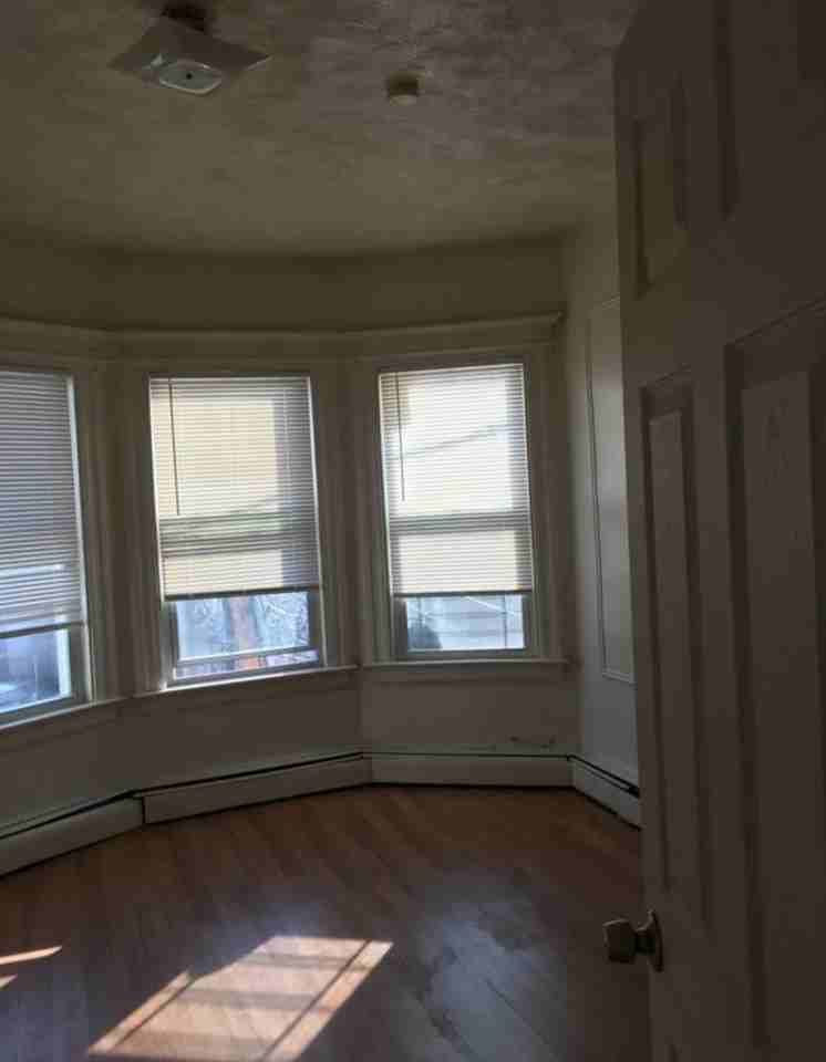 155 Smith St #3 - Photo 4 of 6