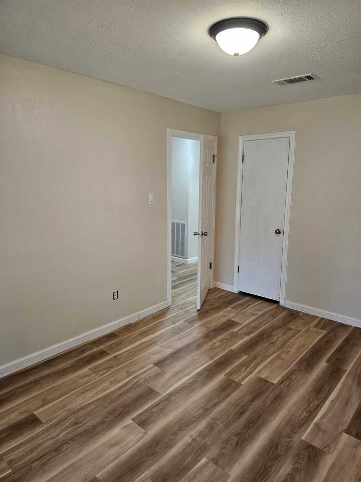 25503 Foxbriar Ln - Photo 6 of 15