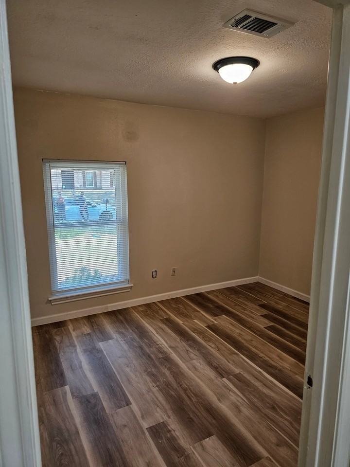 25503 Foxbriar Ln - Photo 7 of 15