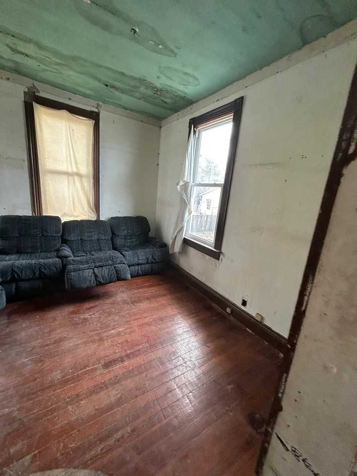 106 S Benton St - Photo 4 of 19