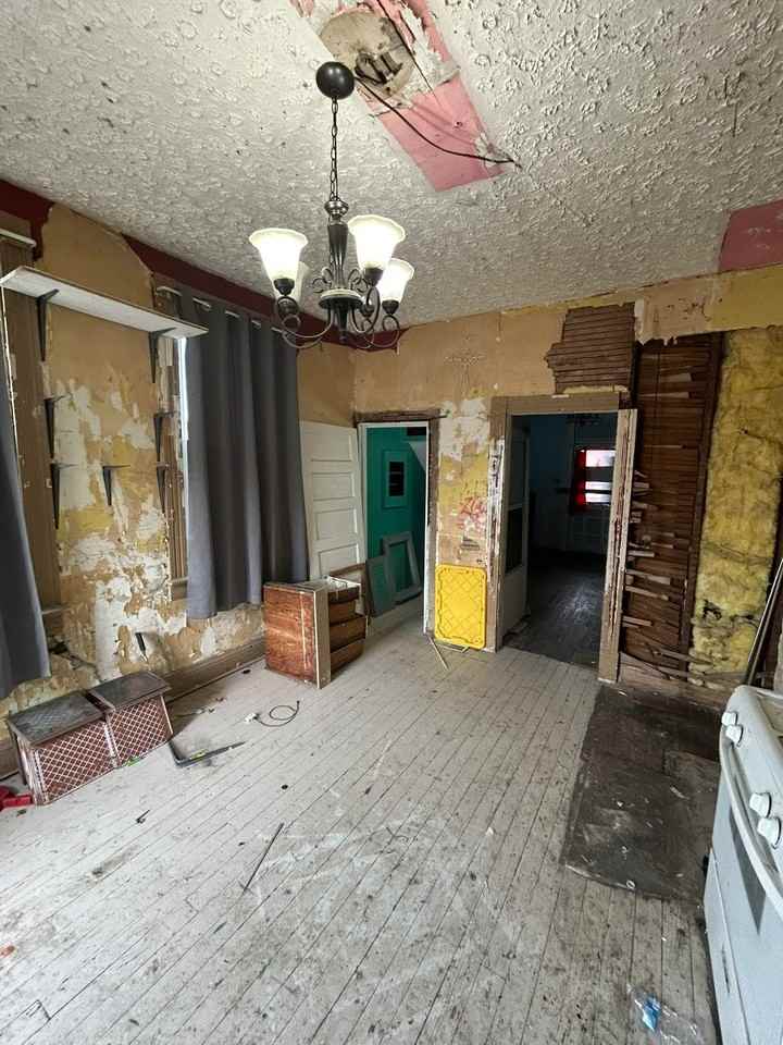 106 S Benton St - Photo 5 of 19