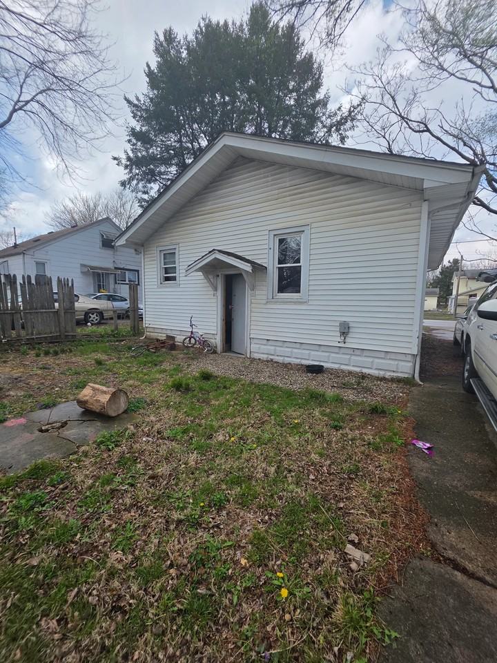 2457 E Garfield Ave - Photo 2 of 20