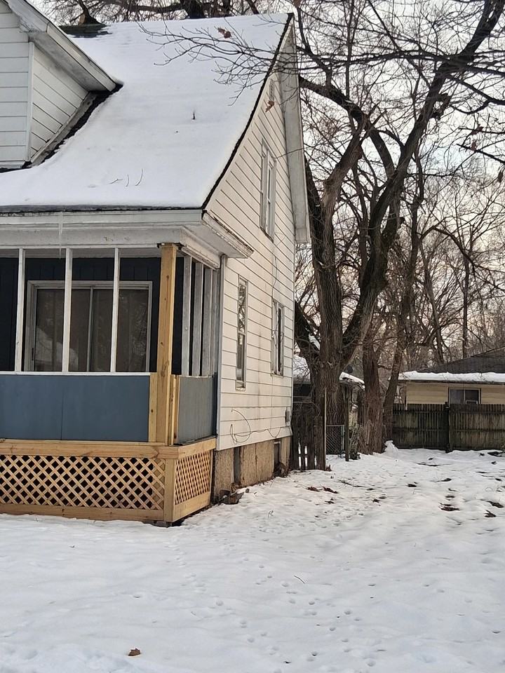 637 W Packard St - Photo 3 of 20