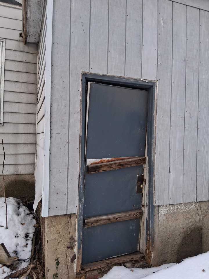 637 W Packard St - Photo 5 of 20