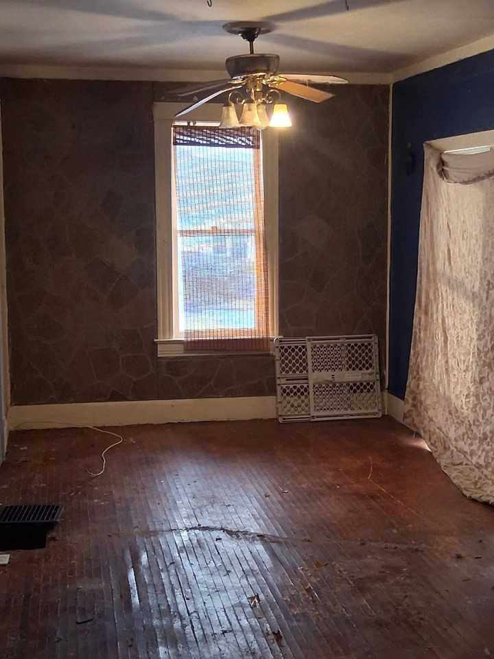 637 W Packard St - Photo 7 of 20