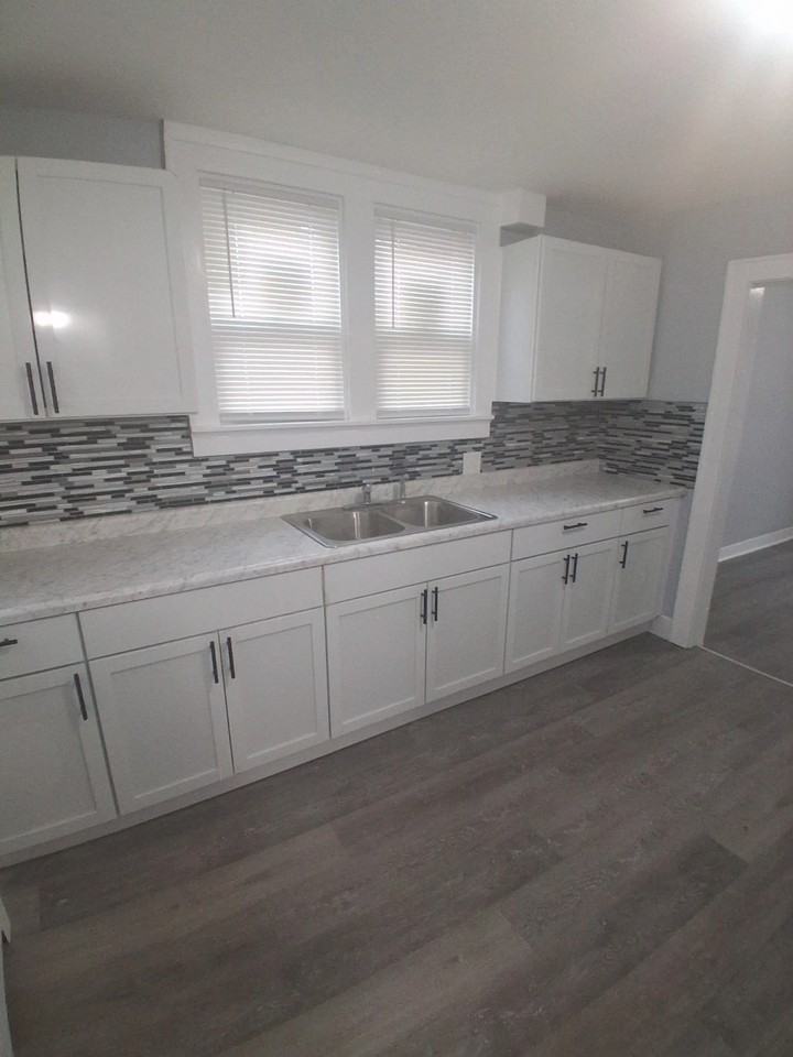 6480 N 56th St - Photo 6 of 7