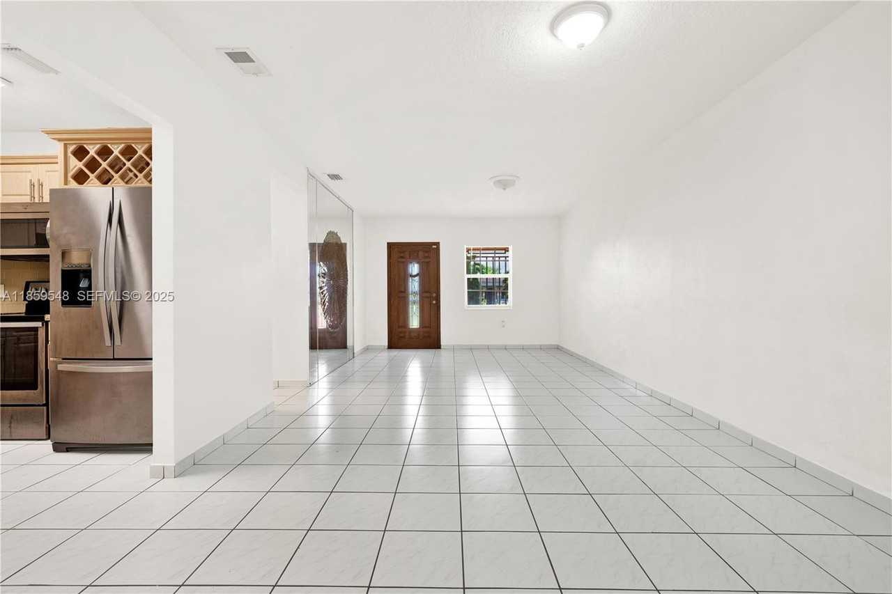 7435 Southwest 34th Street - Photo 2 of 30