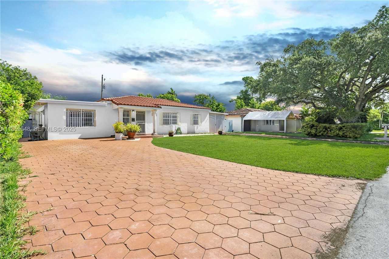 7435 Southwest 34th Street - Photo 5 of 30