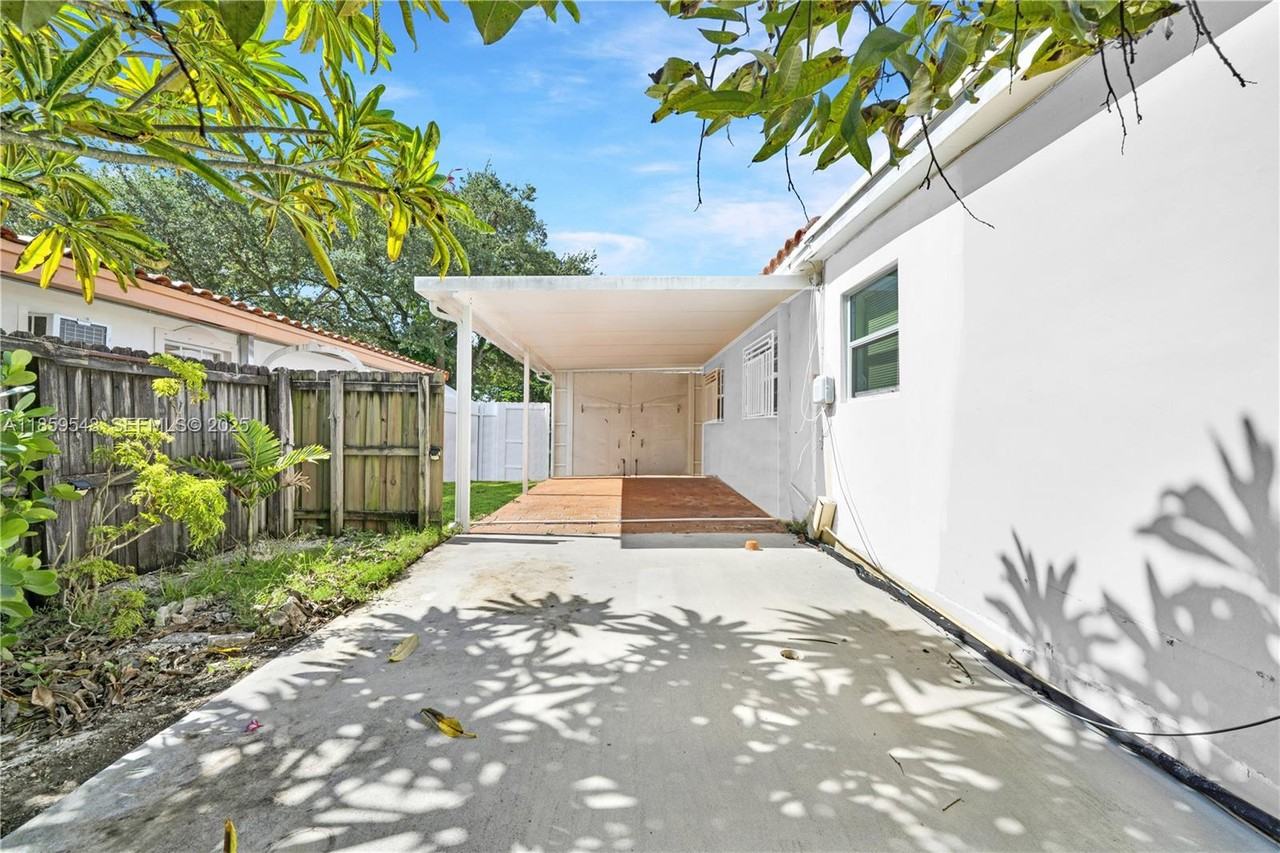 7435 Southwest 34th Street - Photo 6 of 30