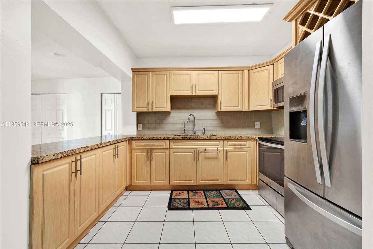 7435 Southwest 34th Street - Photo 7 of 30