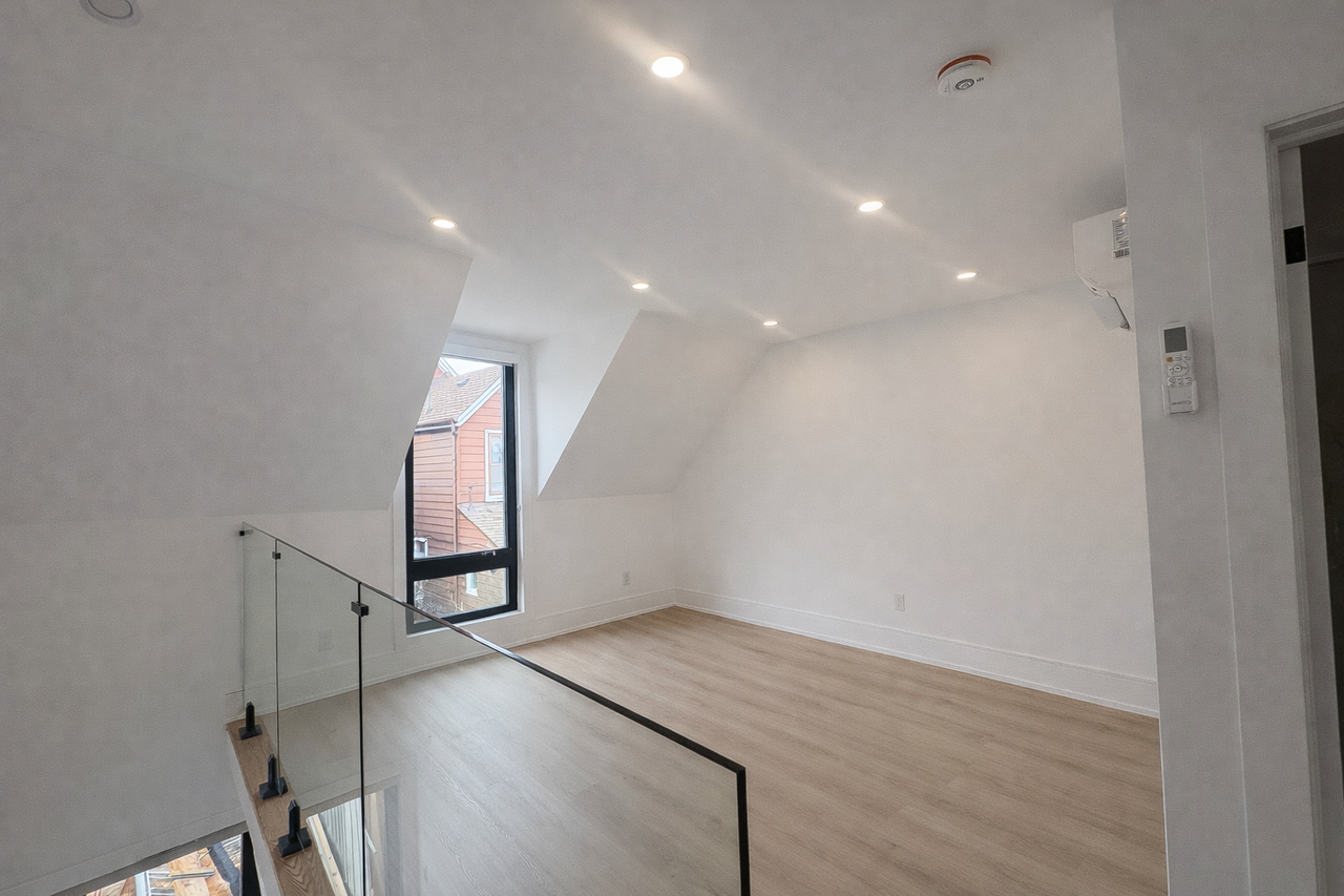 157 Saint Clarens Avenue #Rear - Photo 5 of 8