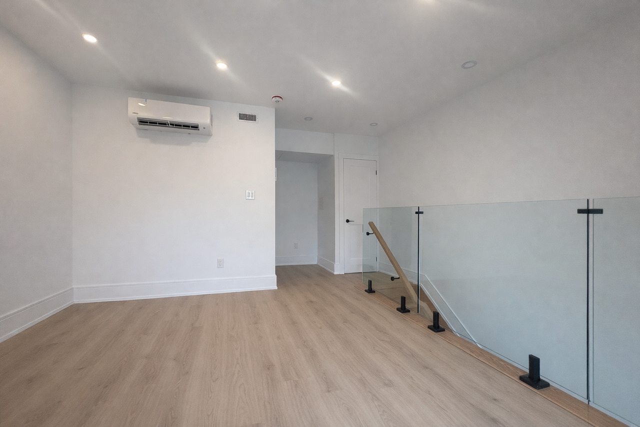 157 Saint Clarens Avenue #Rear - Photo 6 of 8