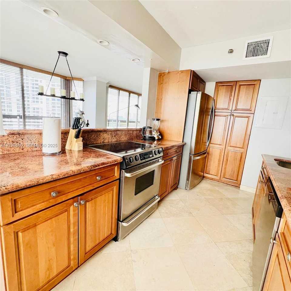 3600 Mystic Pointe Drive #1401 - Photo 4 of 20